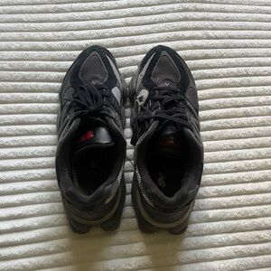 New Balance Men's Black and Gray Sneakers